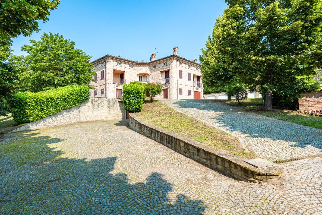 Villa Cornelia , Entire Villa With Private Pool Corneliano d'Alba Экстерьер фото