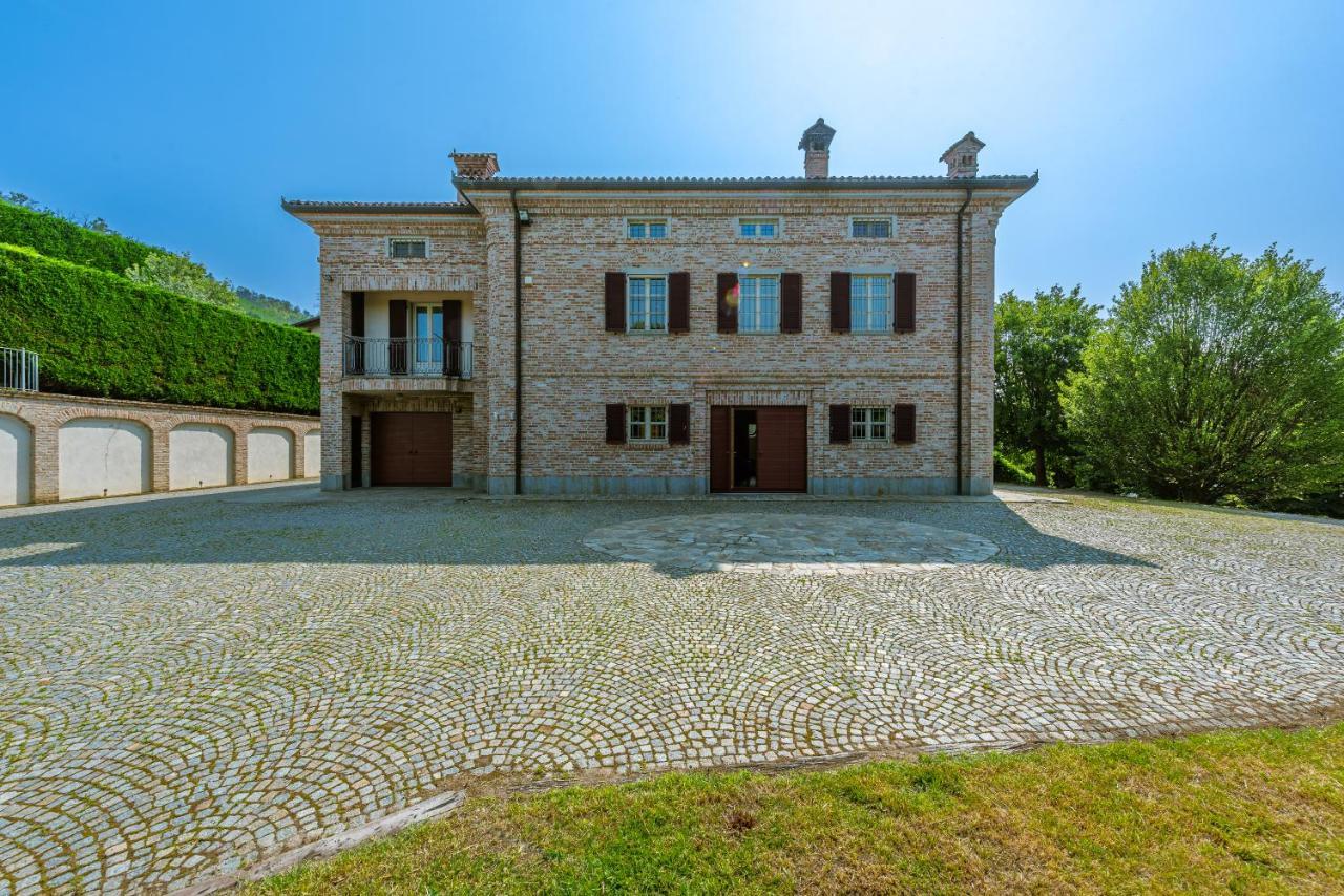 Villa Cornelia , Entire Villa With Private Pool Corneliano d'Alba Экстерьер фото