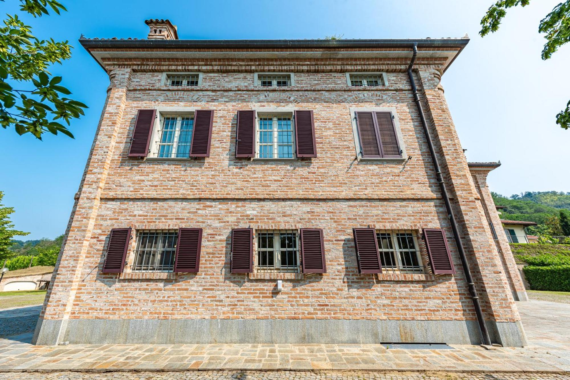 Villa Cornelia , Entire Villa With Private Pool Corneliano d'Alba Экстерьер фото